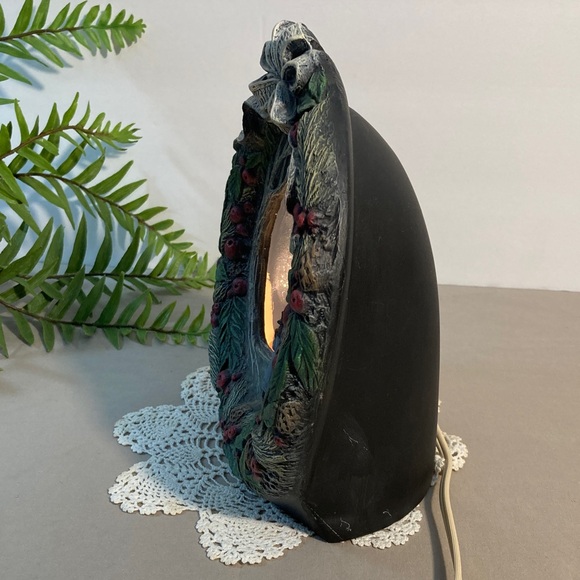 Vintage Ceramic Holiday Wreath Light With Bow And Berries - Picture 13 of 16